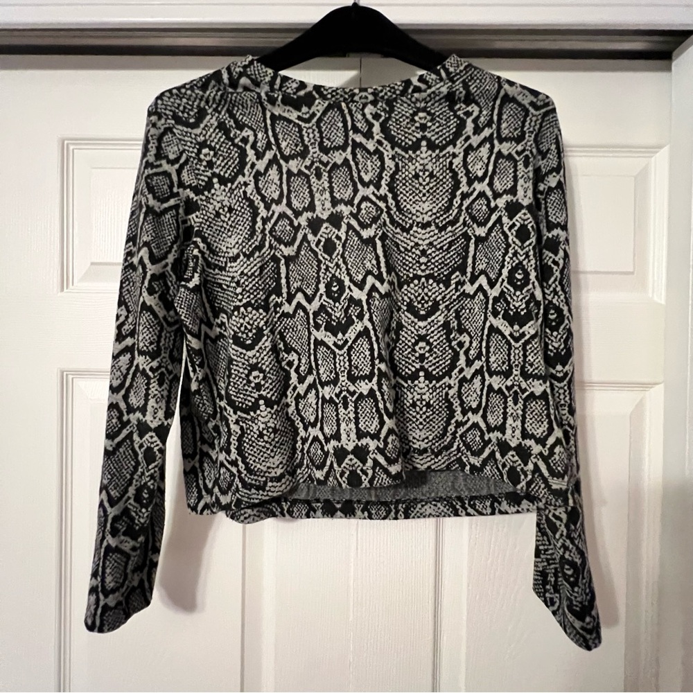 Black and White Snake Print Women's Top